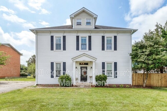Building Photo - 8753 Signal Hill Rd
