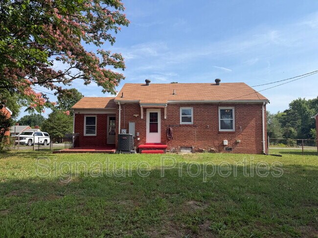 Building Photo - 2411 Carlisle Ave
