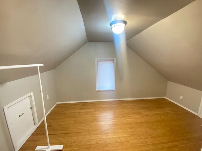 Building Photo - 1405 3rd Ave NW