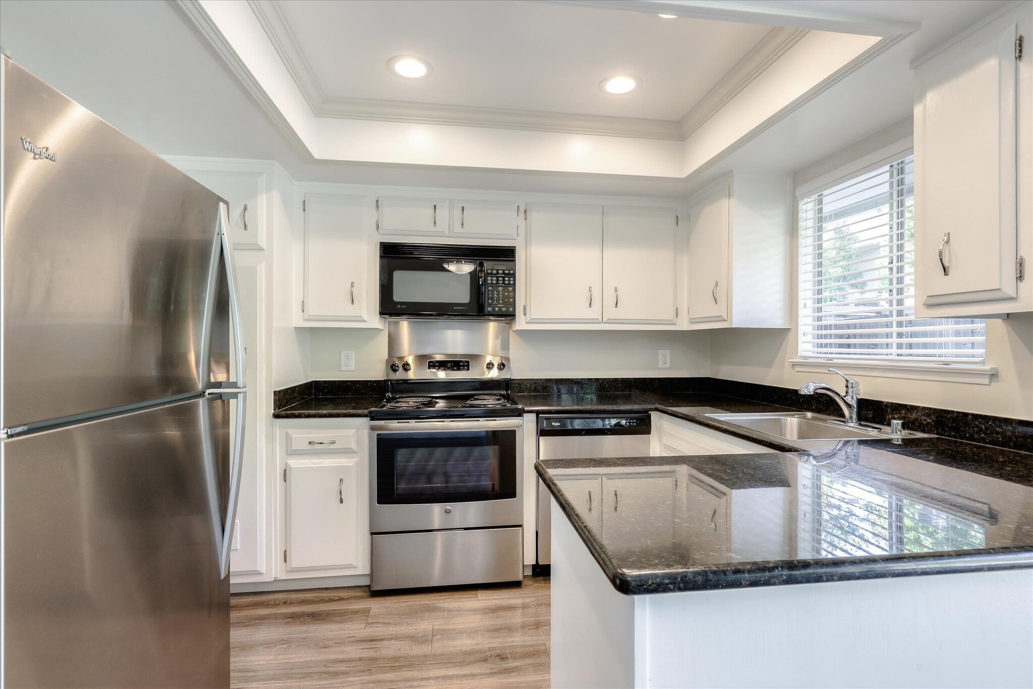 Building Photo - 66 Miramonte Dr