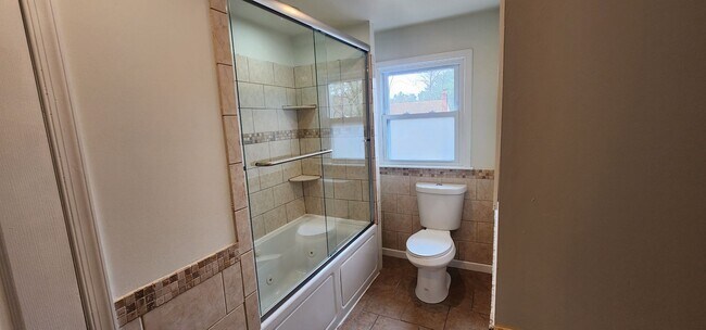 Building Photo - Beautiful and Spacious Wallingsford 4 Bedr...