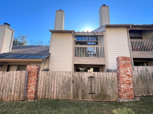 Building Photo - Two Stories, 2 Bedrooms 1.5 Baths Condo for Rent in Central Austin, Downtown, S Lamar and Hwy 290