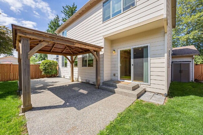 Building Photo - This is a beautiful property in the Savana...