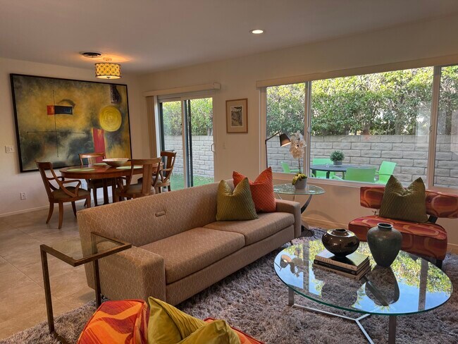 Building Photo - 1486 E Palm Tree Dr