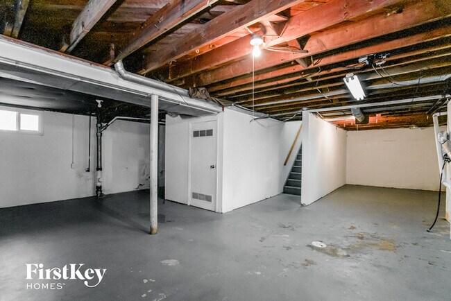 Building Photo - 2 NE Ferrell Ln