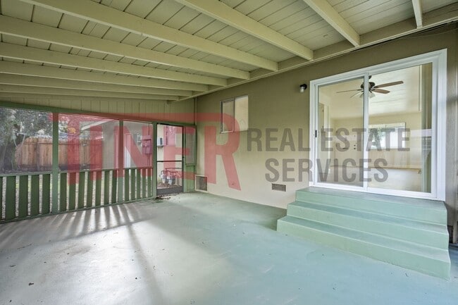 Building Photo - 2848 Clover Ln