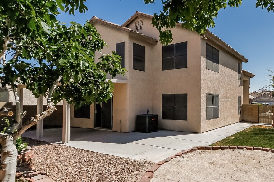 Building Photo - 4701 Cliff Breeze Dr