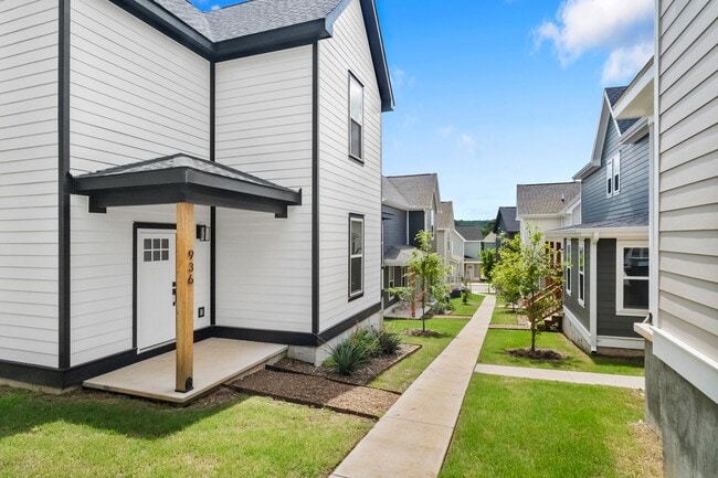 Building Photo - Beautiful and Modern Home!