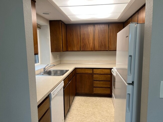 Building Photo - 280 SE Donnelly Ln