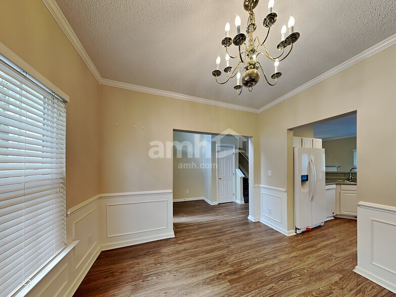 Building Photo - 18 N Orchard Farms Ave