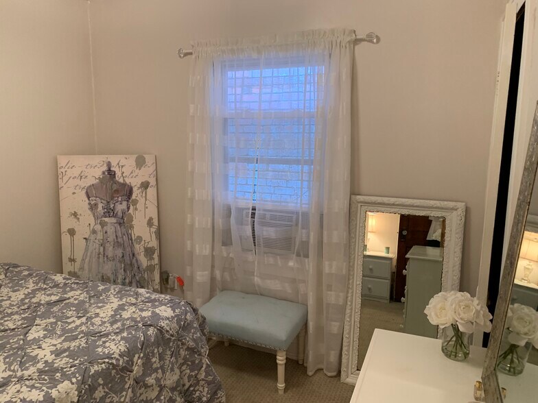 Building Photo - 4760 Broadview Rd