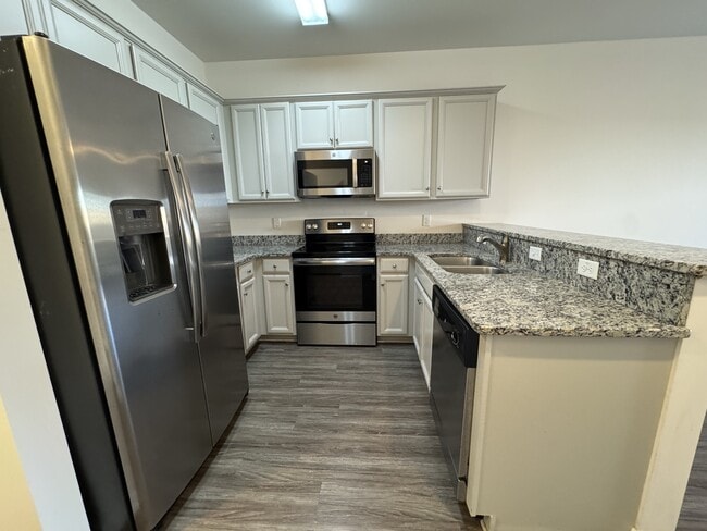 Building Photo - 53 Dresser Ln