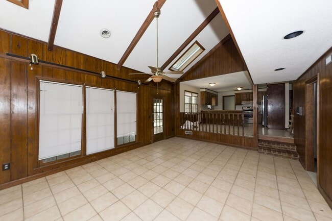 Building Photo - 5 Bedroom 3 Bath Home in Parkshore - Charl...