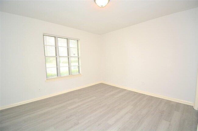 Building Photo - 15138 Corona Del Mar Dr