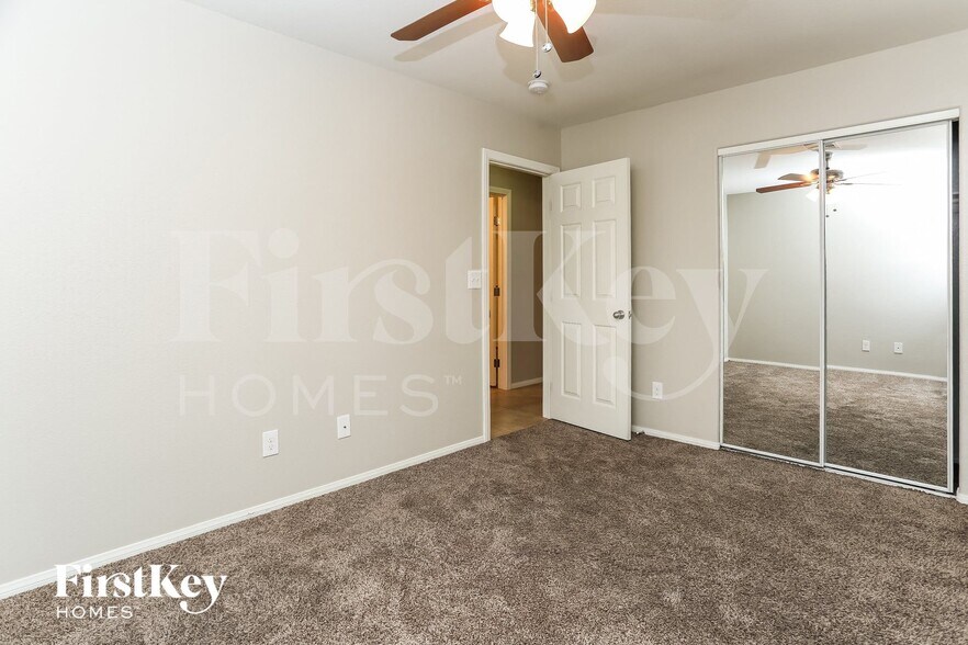 Building Photo - 3837 S Syracuse Dr