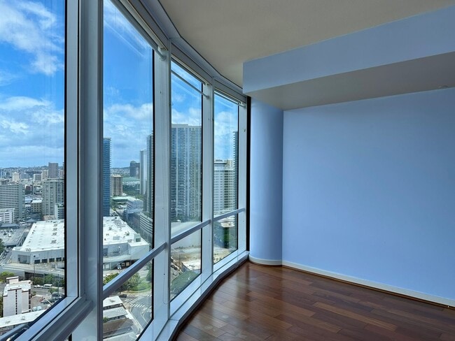 Building Photo - Moana Pacific