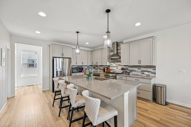 Building Photo - "Experience Spacious Comfort: 4-Bed, 3.5-Bath Retreat on Gladshine Drive!"