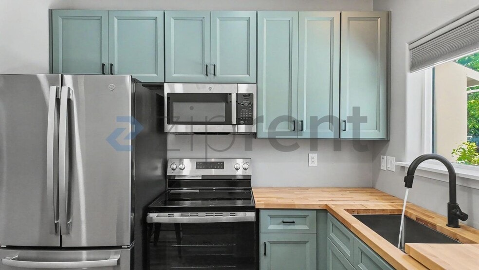 Building Photo - Unit ADU