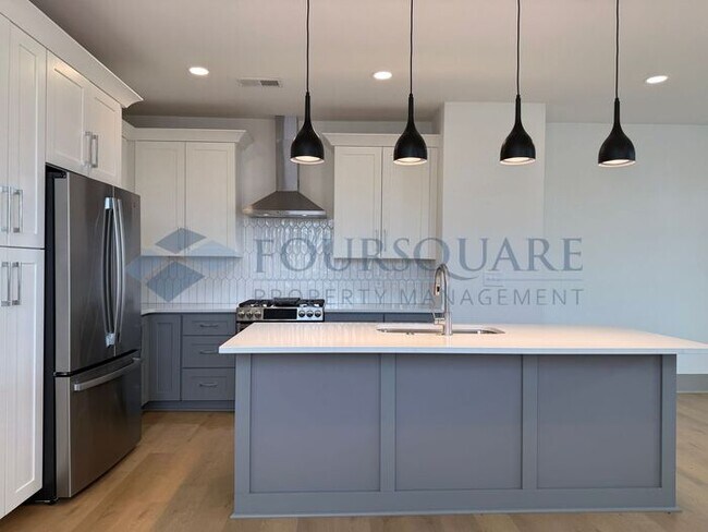 Building Photo - Modern 4-Bed / 4 Bath Townhome with Fireplace, Outdoor Spaces & Fenced Yard – Inside the Beltline...