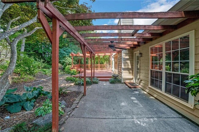 Building Photo - 487 Ravinia Way