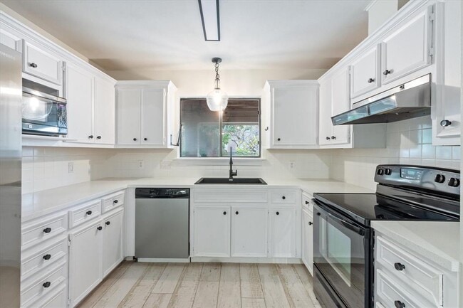 Building Photo - 109 White Sands Dr