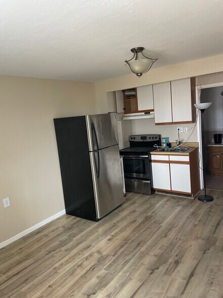 Building Photo - 279 Oakridge Dr