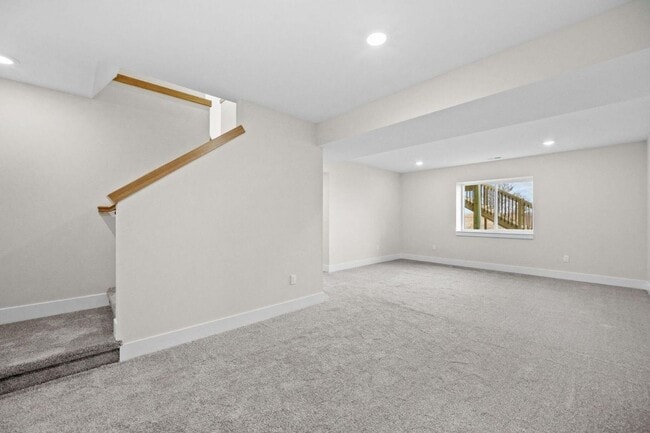 Building Photo - 4 Bedroom Townhome Available February 1st!