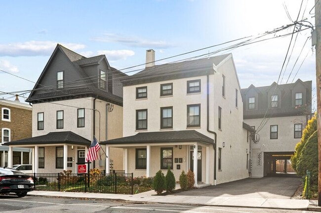 Building Photo - 6832 Ridge Ave