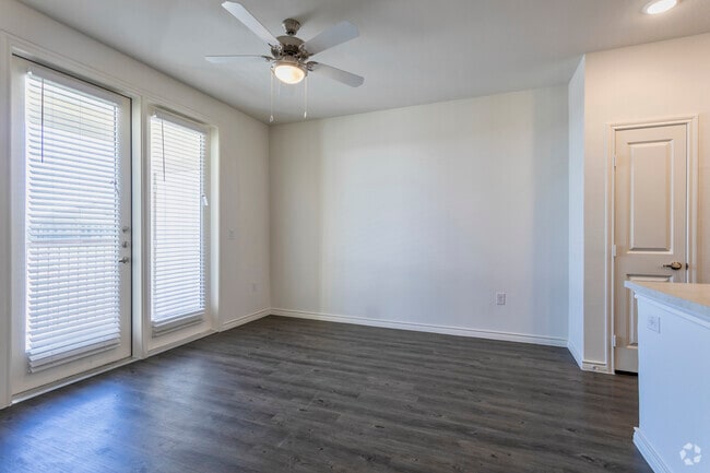 1BR,1BA - 655SF A1 - Living Area - Lavon