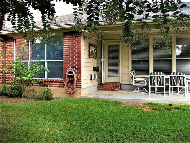 Building Photo - 435 N Rivershire Dr