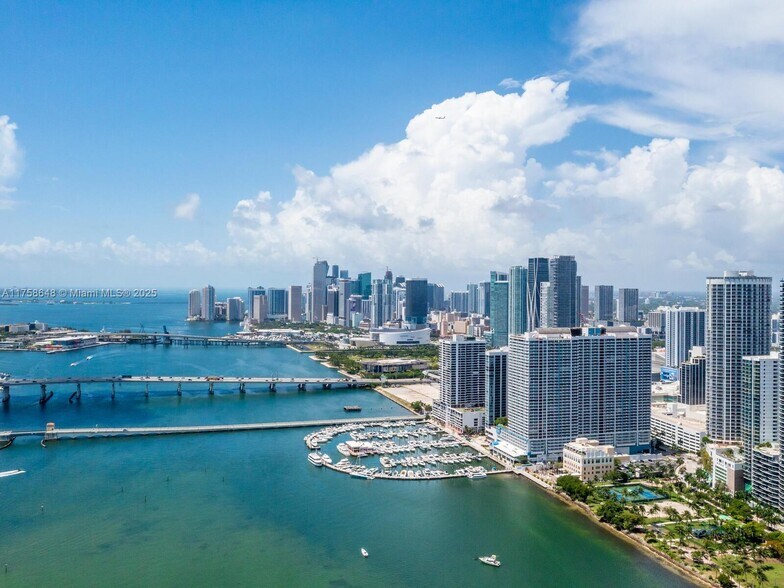 Building Photo - 1800 N Bayshore Dr