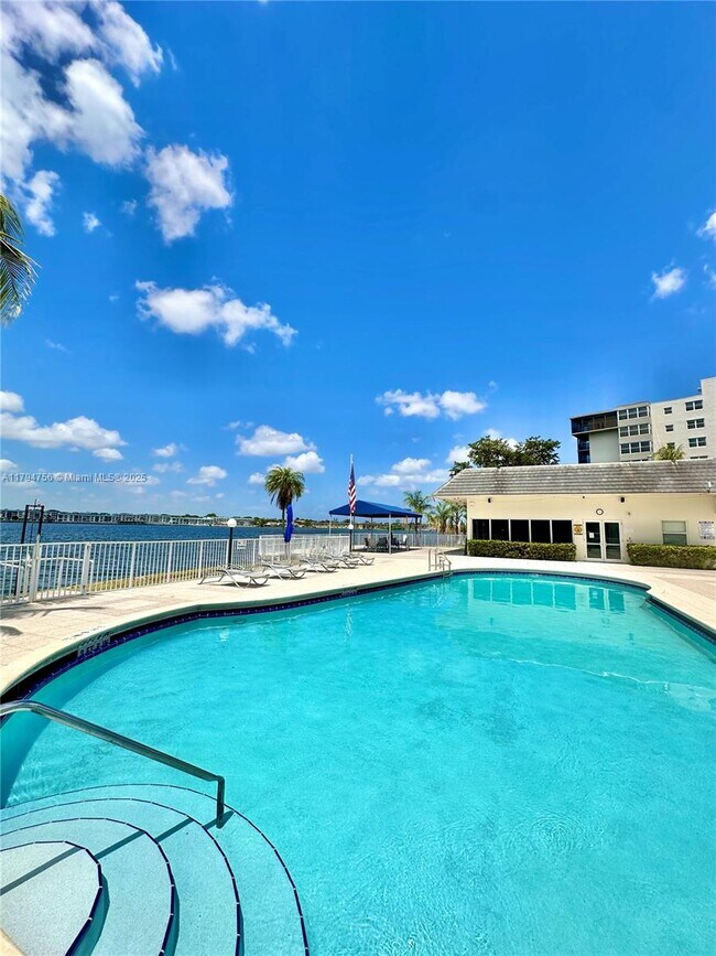 Primary Photo - 1175 NE Miami Gardens Dr
