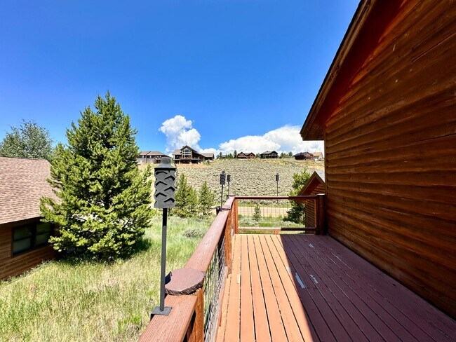 Building Photo - 966 Oak Ct