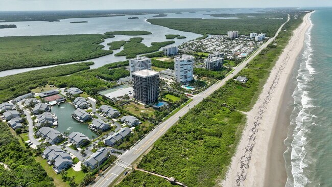 Building Photo - 5049 N Hwy A1A