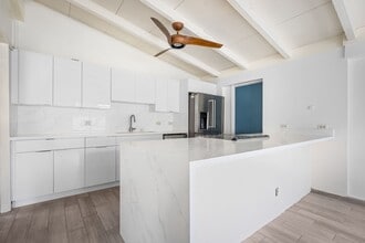 Building Photo - BK-1287