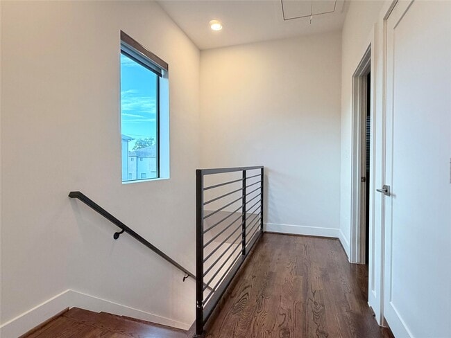 Building Photo - 2322 Camden Dr