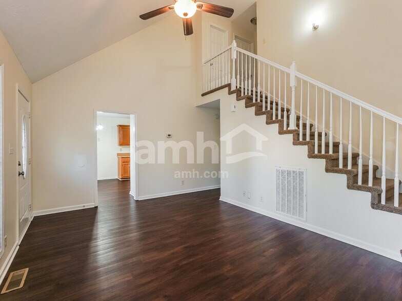 Building Photo - 1756 Hazelwood Rd