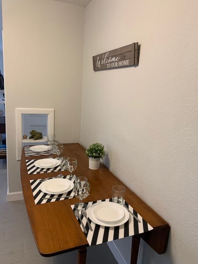 Building Photo - For Rent 4-Bedroom, 2-Bathroom single-family home