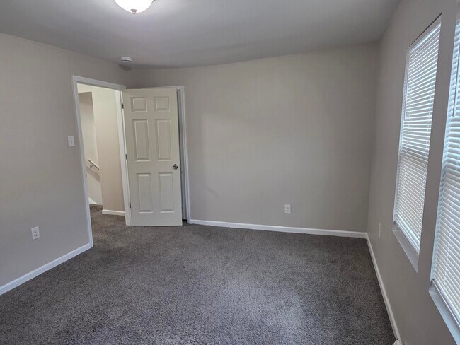 Building Photo - 15765 Ward Ave