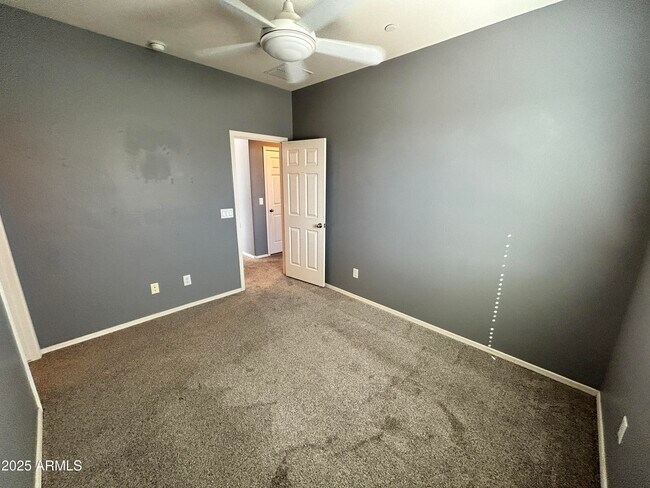 Building Photo - 9123 W Meadow Dr