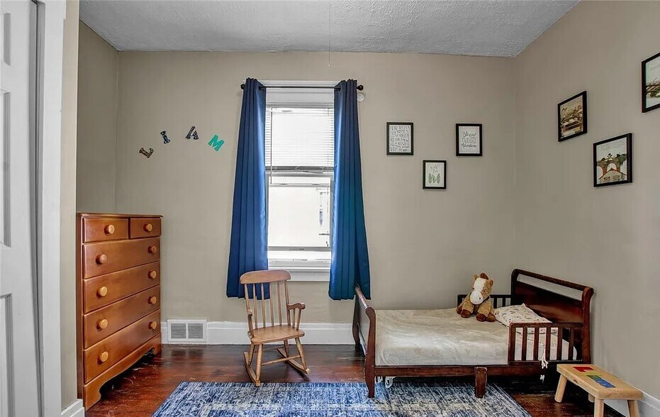 Building Photo - 68 Sunset St