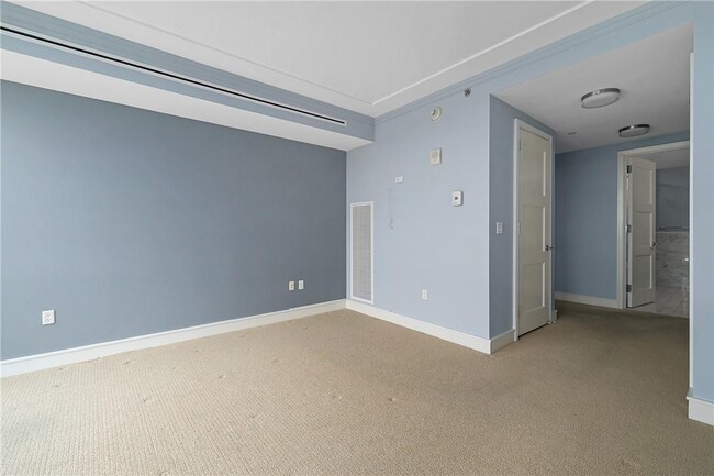 Building Photo - 5 Renaissance Square