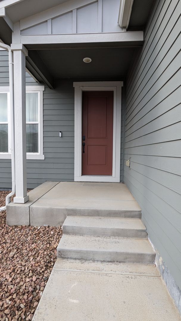 Building Photo - MODERN TWO STORY 3 BED/2.5 BATH WITH FENCE...