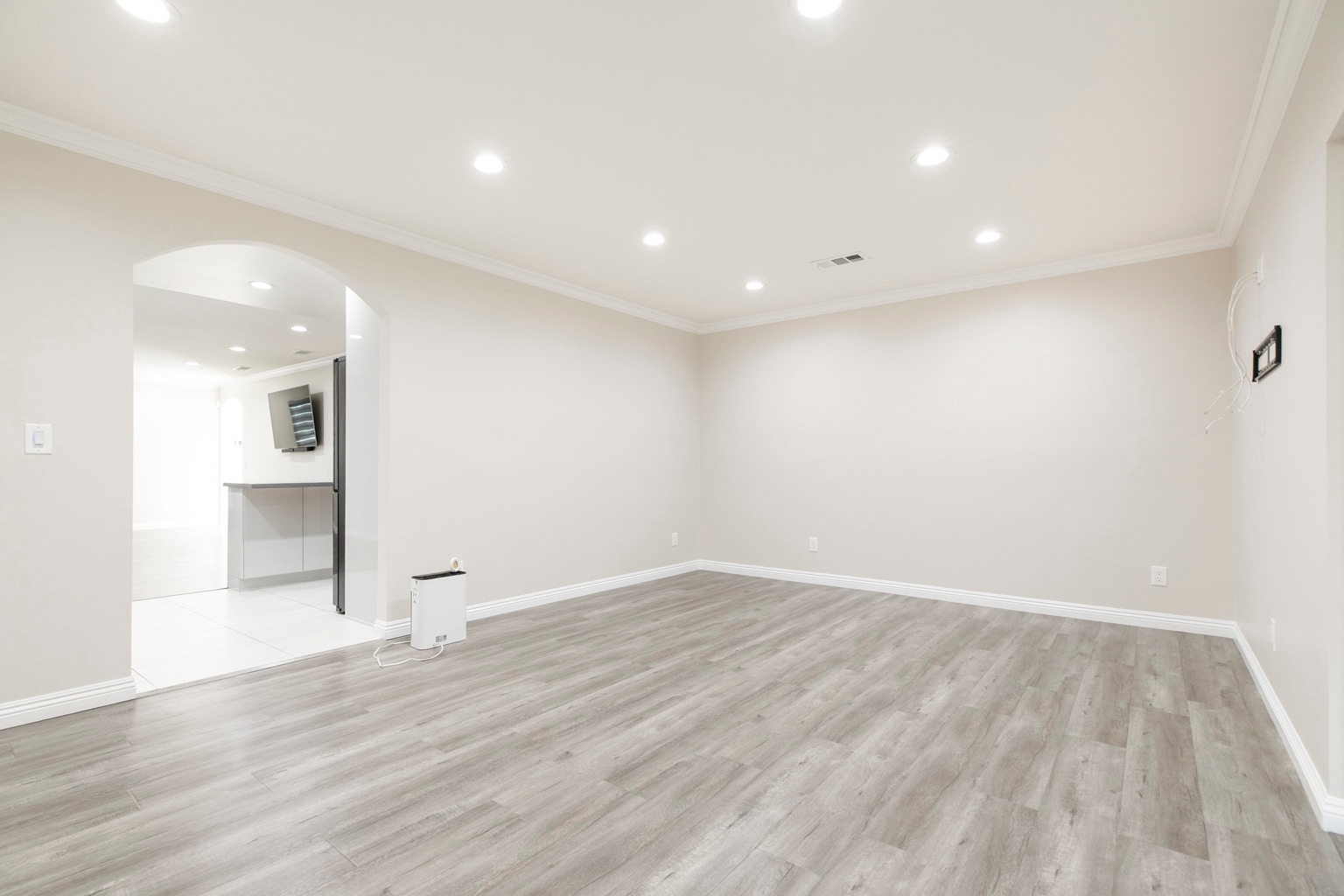 Building Photo - 8215 Saint Clair Ave