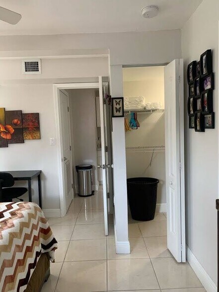 Building Photo - 372 NE 162nd St