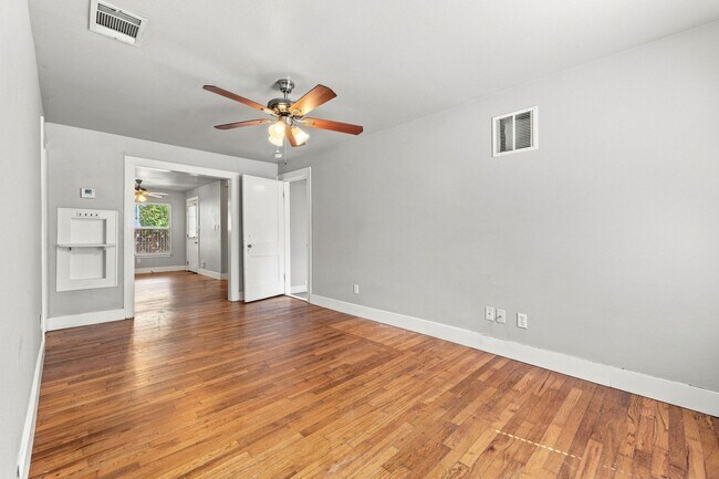 Building Photo - 4612 Bennett Ave