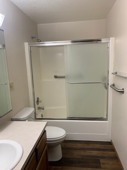 Building Photo - 107 La Villa Dr