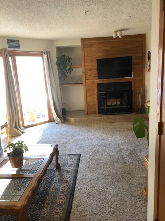 Building Photo - Furnished or Unfurnished One Bedroom / One Bath Apartment in Central Boulder