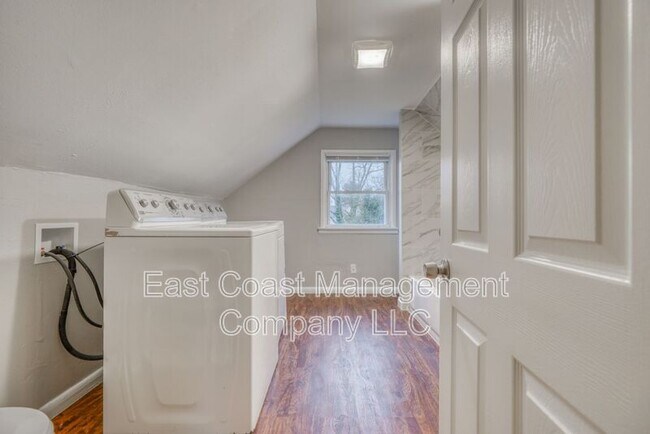 Building Photo - 9616 Mason Ave