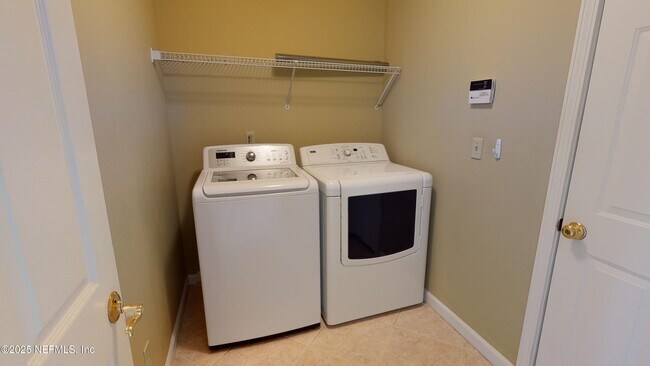 Building Photo - 11861 Lake Fern Dr